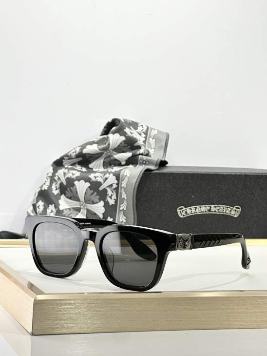 Picture of Chrome Hearts Sunglasses _SKUfw73239243fw